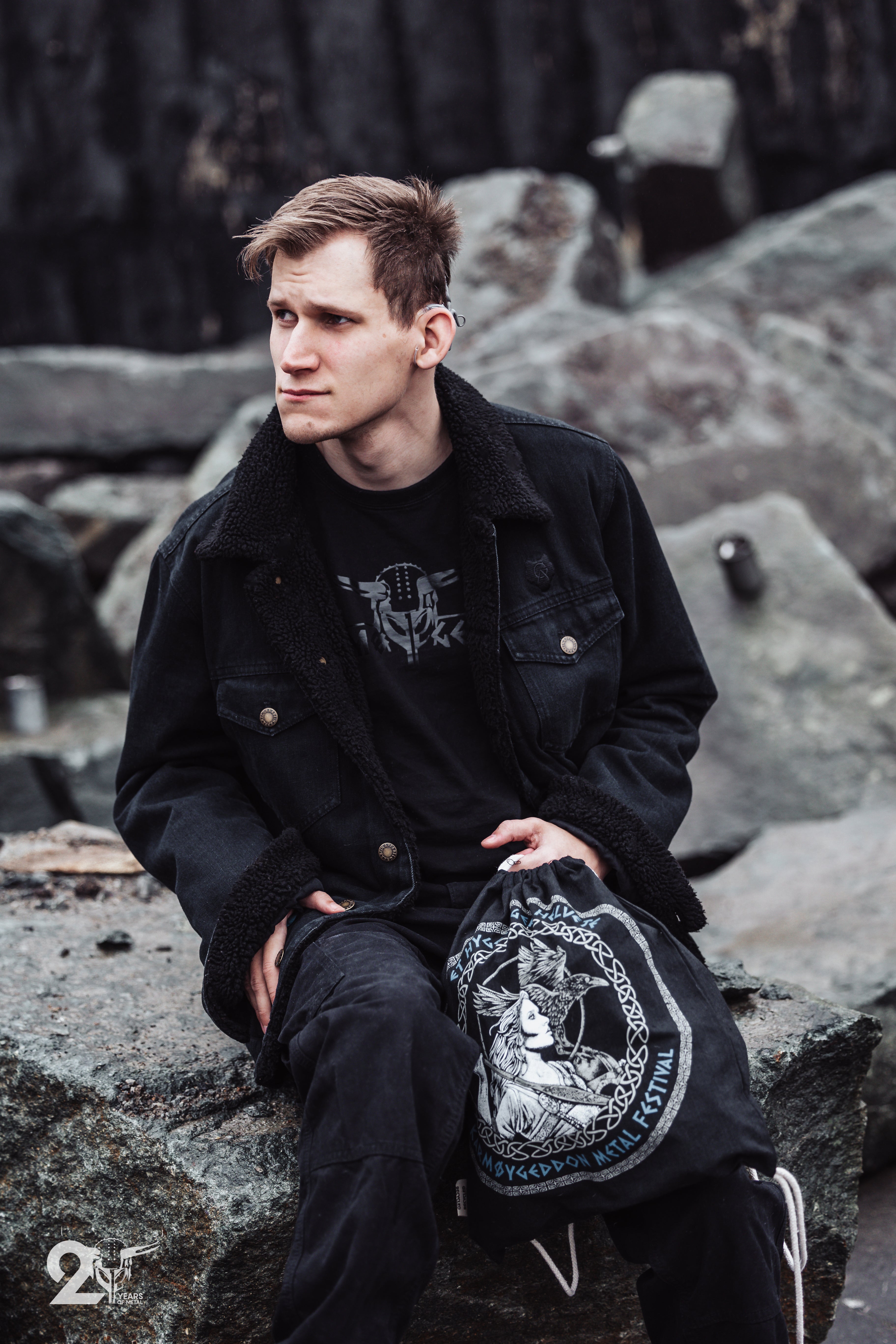 Black on Black – Happyhell.no